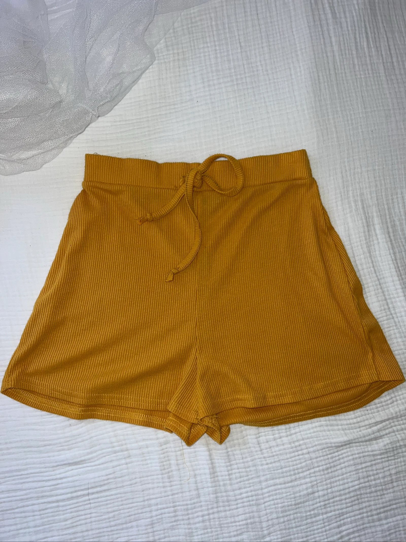 Ribbed yellow shorts – photo 3